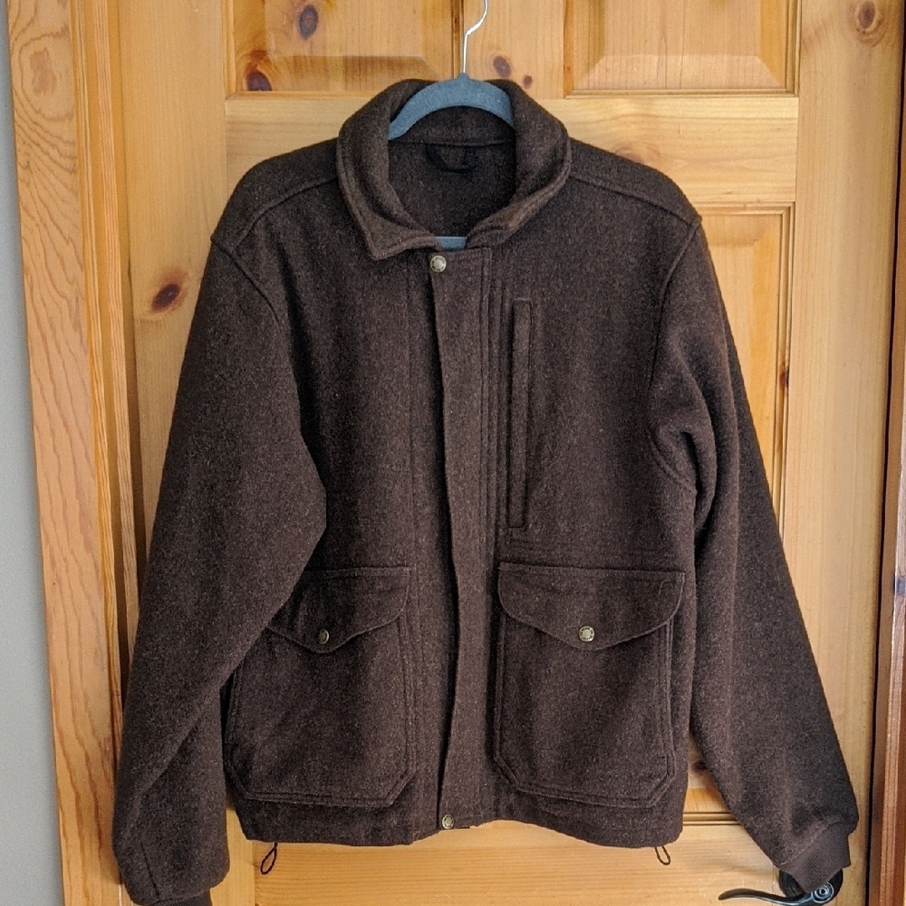 Filson Wool Military Mackinaw Jacket with Collar and Zipper Closure